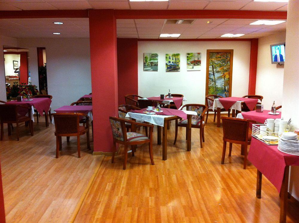 Hotel La Curva Алболоте Екстериор снимка