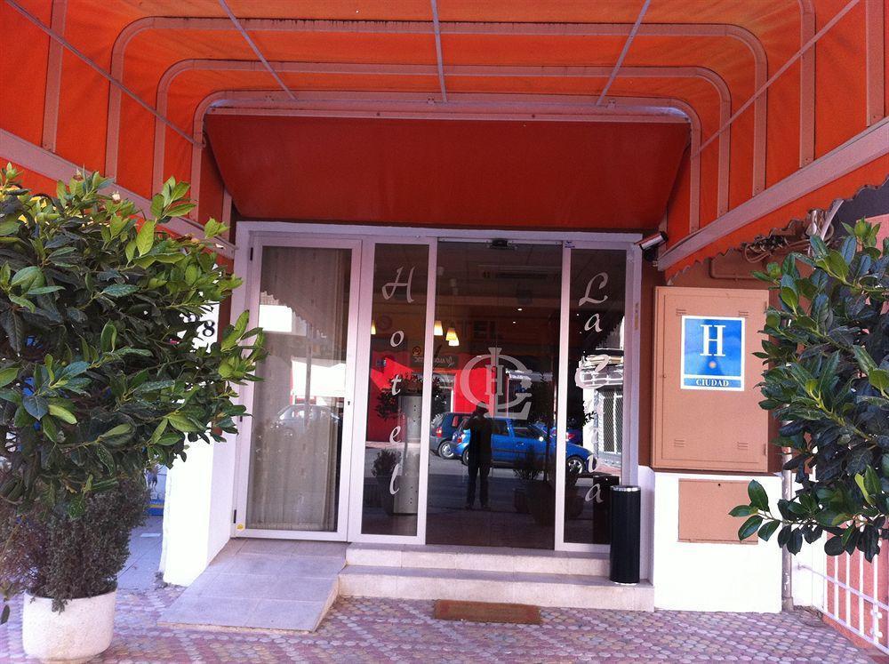 Hotel La Curva Алболоте Екстериор снимка