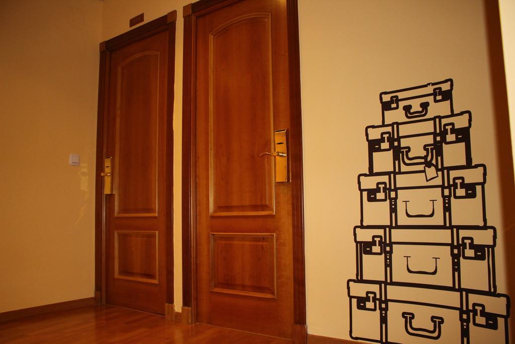 Hotel La Curva Алболоте Екстериор снимка