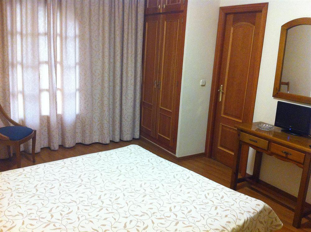 Hotel La Curva Алболоте Екстериор снимка