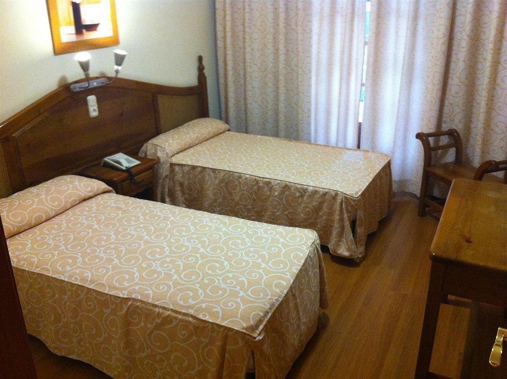 Hotel La Curva Алболоте Екстериор снимка