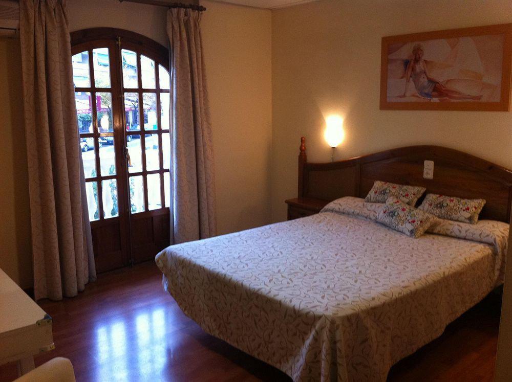 Hotel La Curva Алболоте Екстериор снимка