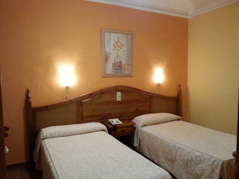 Hotel La Curva Алболоте Екстериор снимка
