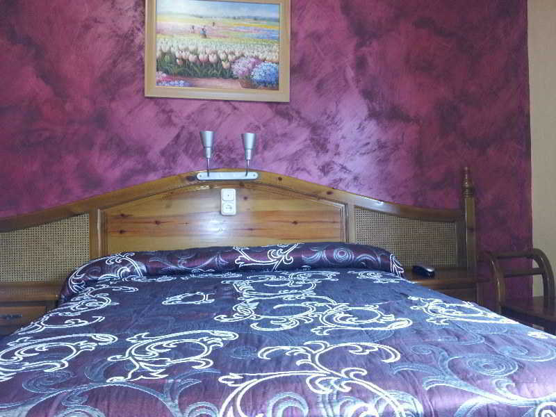Hotel La Curva Алболоте Екстериор снимка