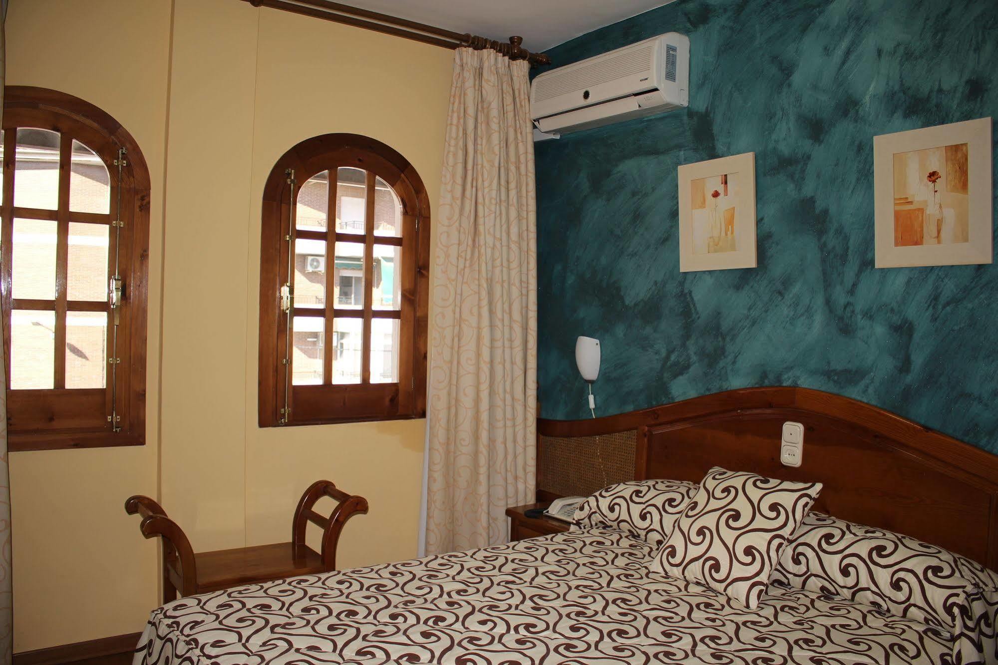 Hotel La Curva Алболоте Екстериор снимка