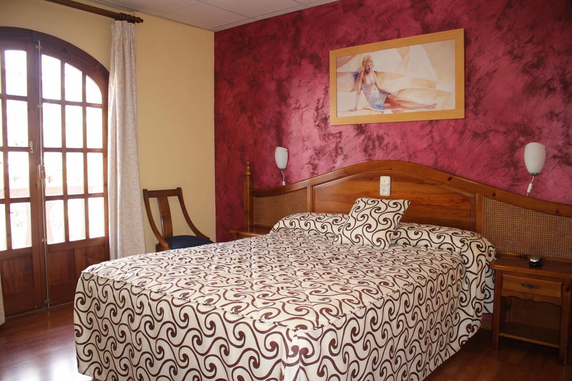 Hotel La Curva Алболоте Екстериор снимка